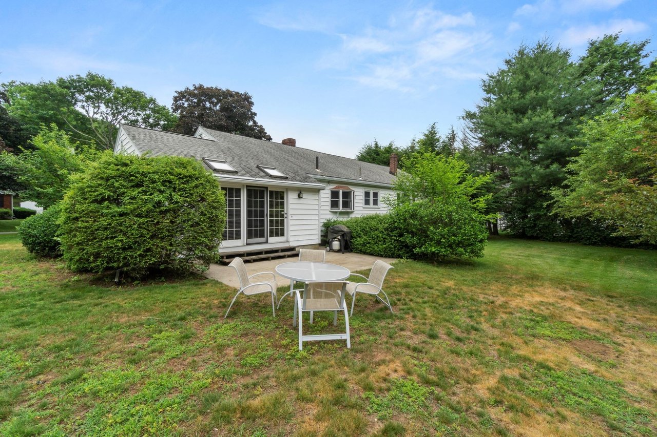 41 Lawrence Ln