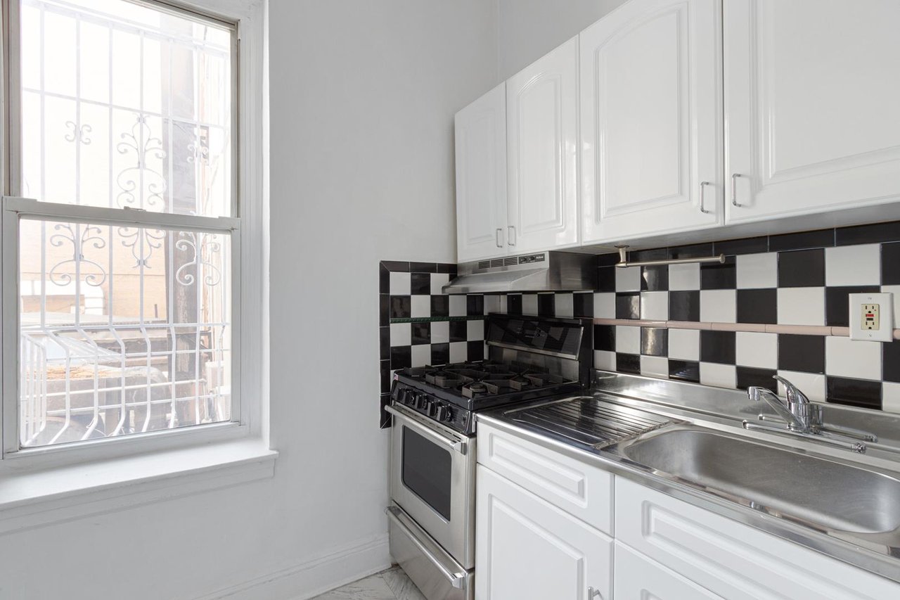 246 East 4th Street, Apt 1C