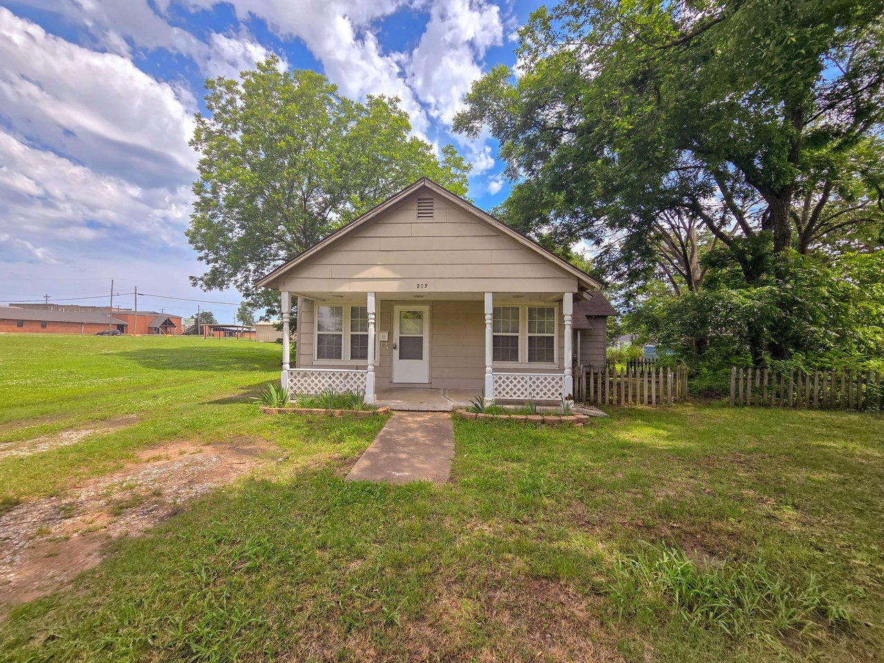 209 E Main St