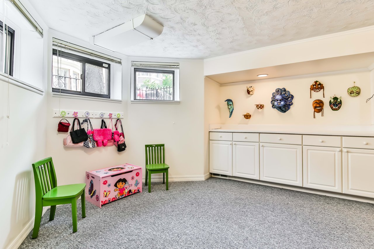 3806 N Alta Vista Ter