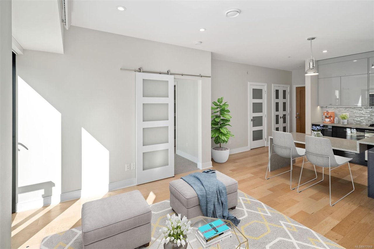 N212-1105 Pandora Ave