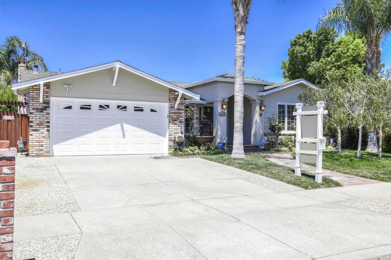 2935 Stutz WAY