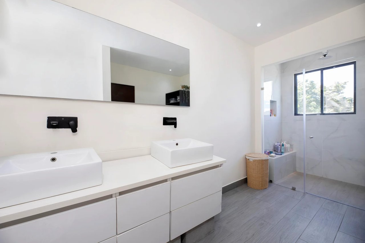 Modern Mountain View Home, Ciudad Colon, San Jose
