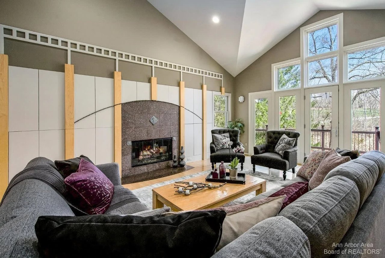 2566 Thornapple Drive, Ann Arbor, MI 48103