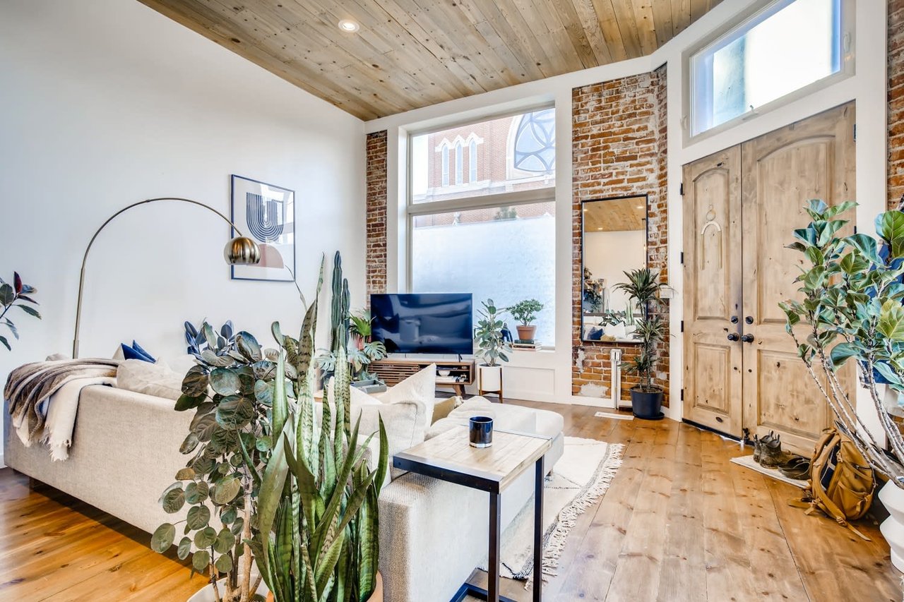 701 W 6th Ave