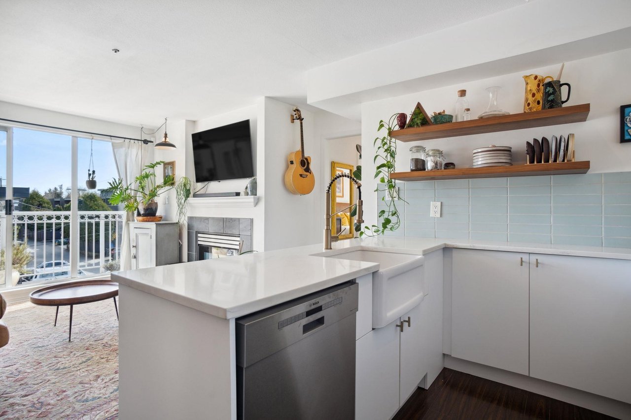303-228 E 14th Ave
