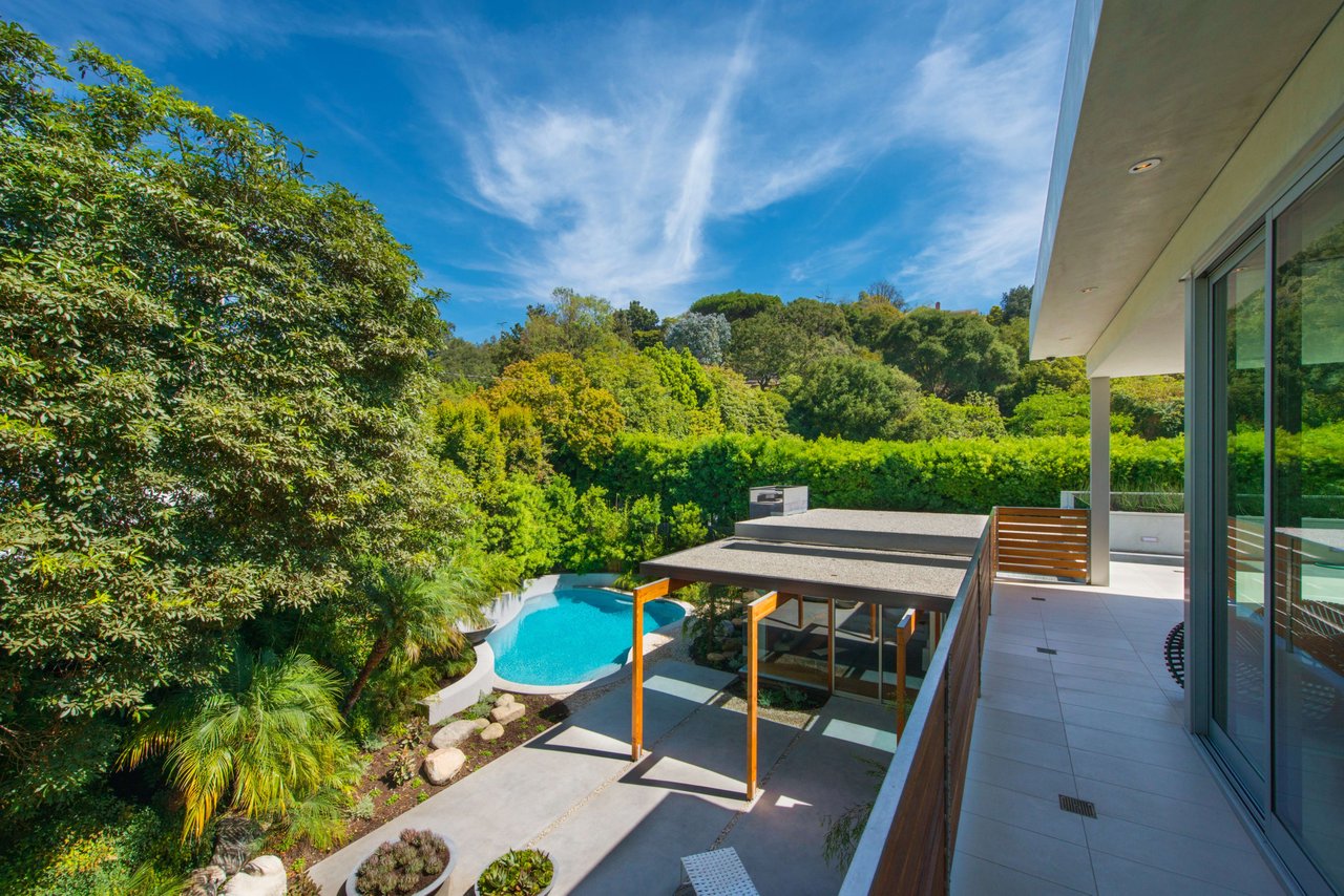 1710 Mandeville Canyon Rd