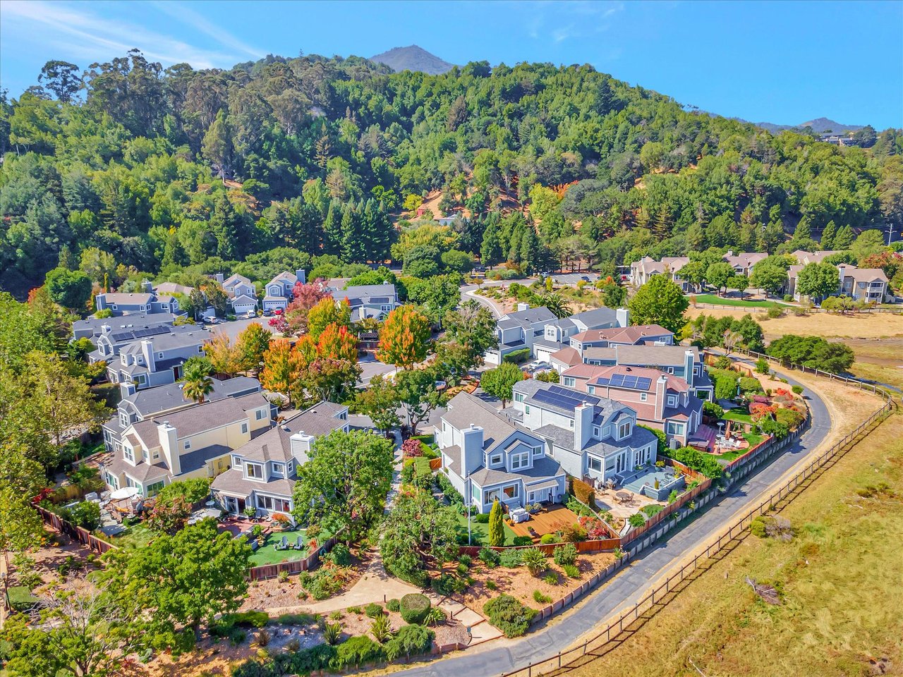 17 Crystal Creek Ct