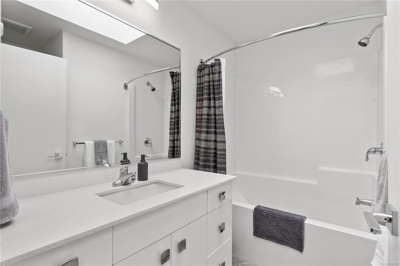 155-300 Phelps Ave