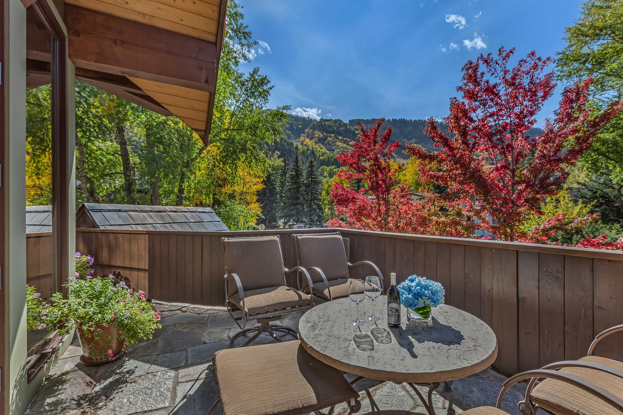 Magnificent and Timeless Mountain Home in Aspen 