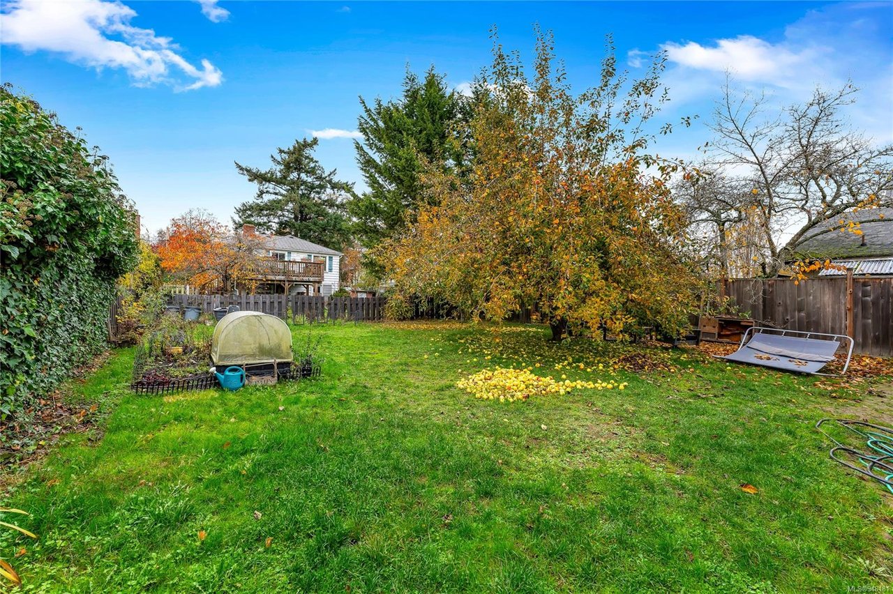 2884 Inez Dr