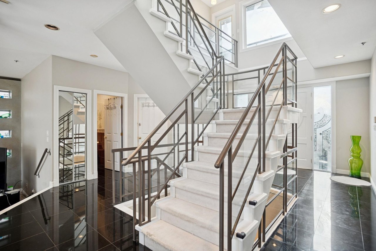 2085 Qualicum Dr
