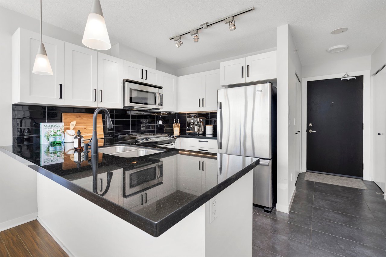608-2133 Douglas Rd