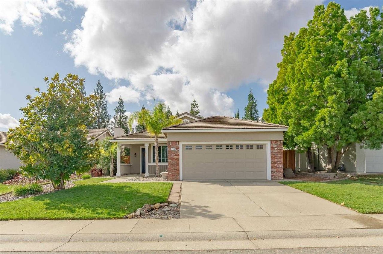 2315 Clapton Way
