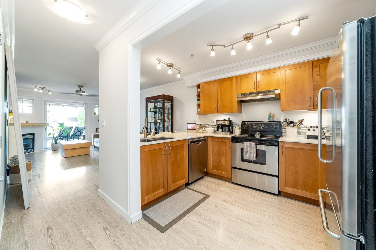 110-15621 Marine Dr