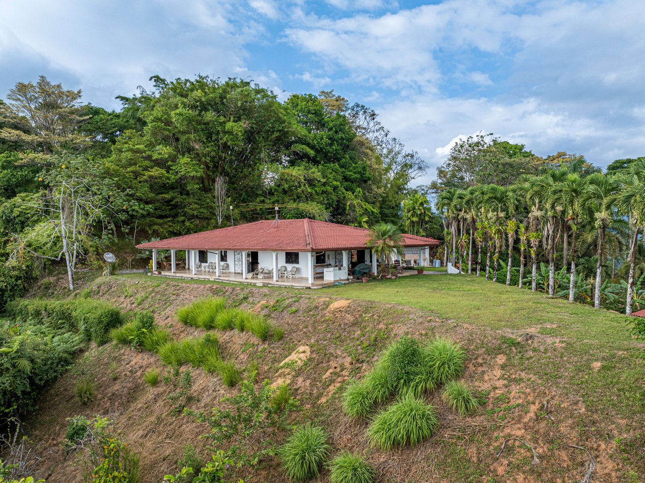 Casa De La Rosa, 3 Bedroom Ocean View Home in Lagunas!