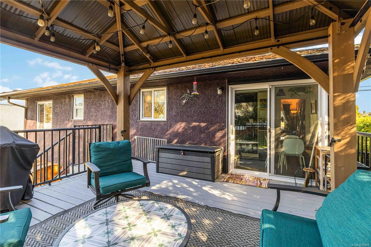 3738 Tillicum Rd