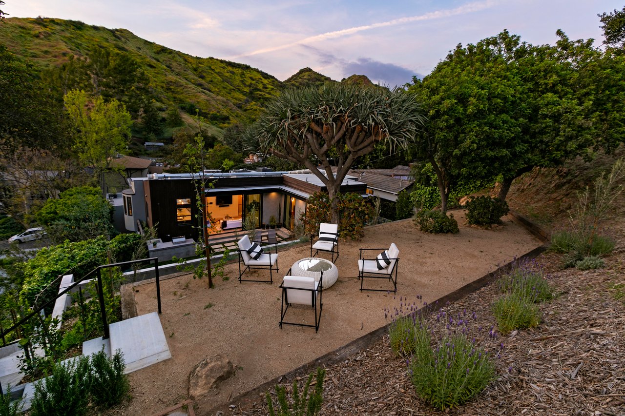 Modern Sanctuary in The Oaks