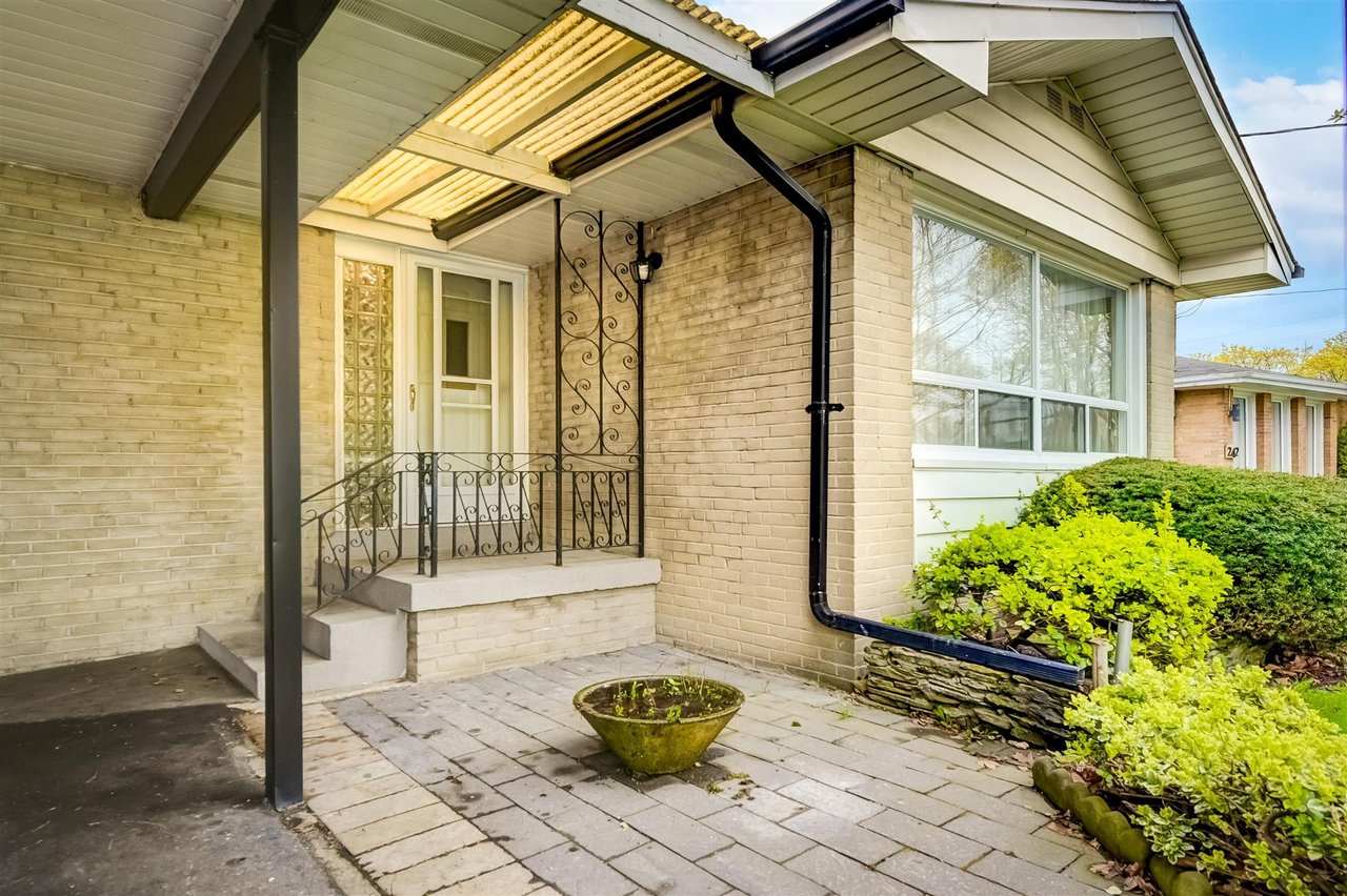 240 Chine Dr