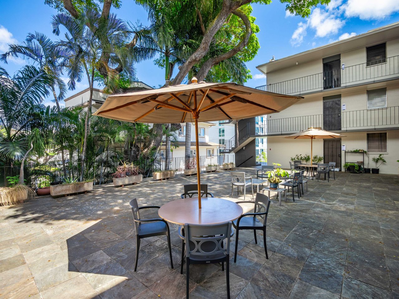 UH Manoa Condo