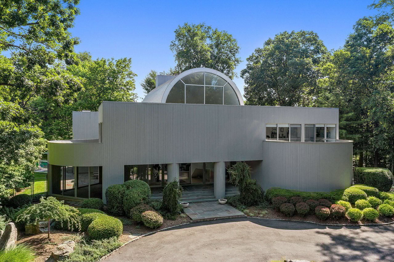 A Myron Goldfinger Mansion That’s Never Been on the Market