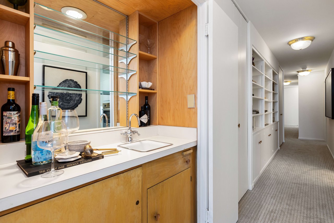 Three Bedroom Apartment With Golden Gate View