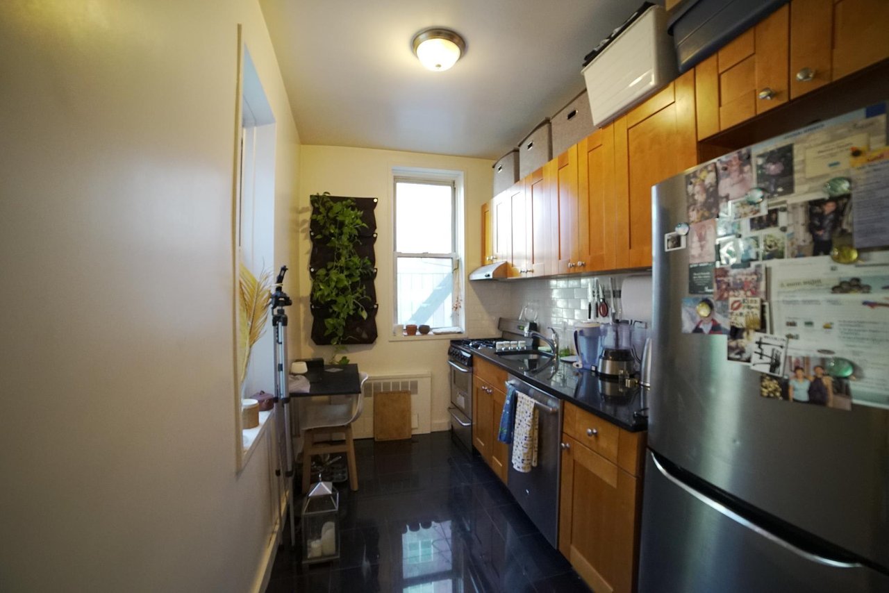 404 East 75th Street Unit: 5F