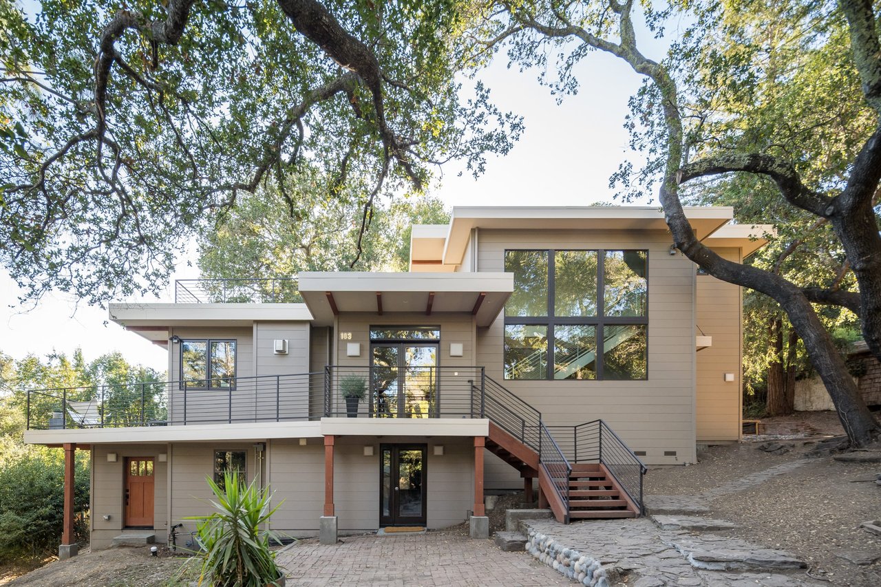 Modern Home with Organic Materials and Crisp Lines- Represented Buyer