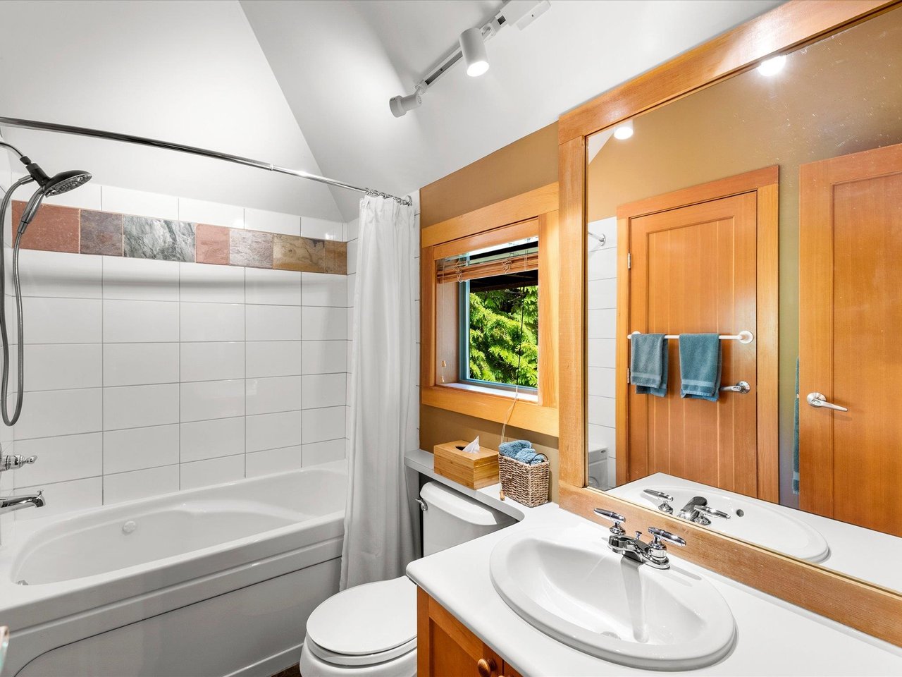 4658 Montebello Pl