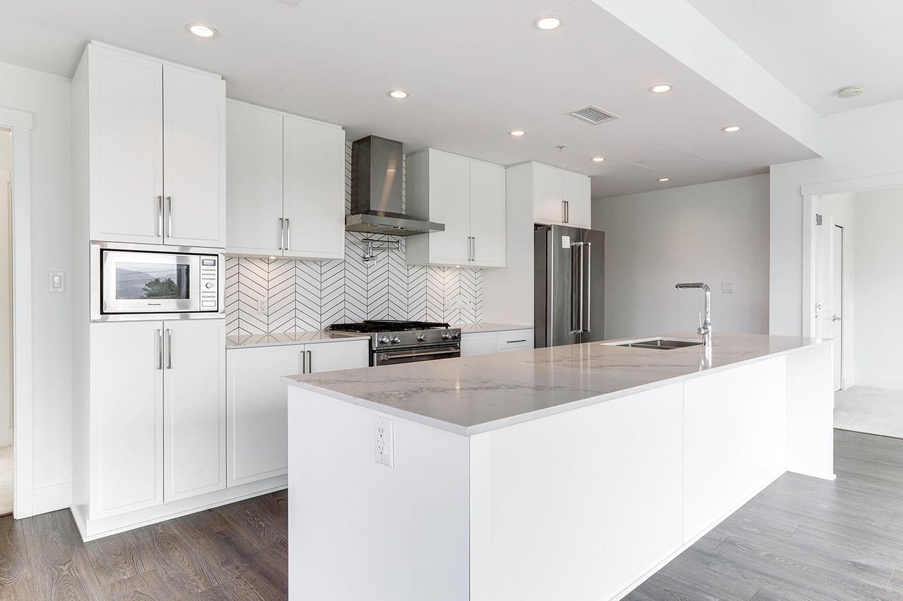 404-4477 Hastings St