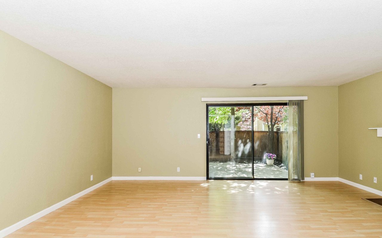 739 Center Ave