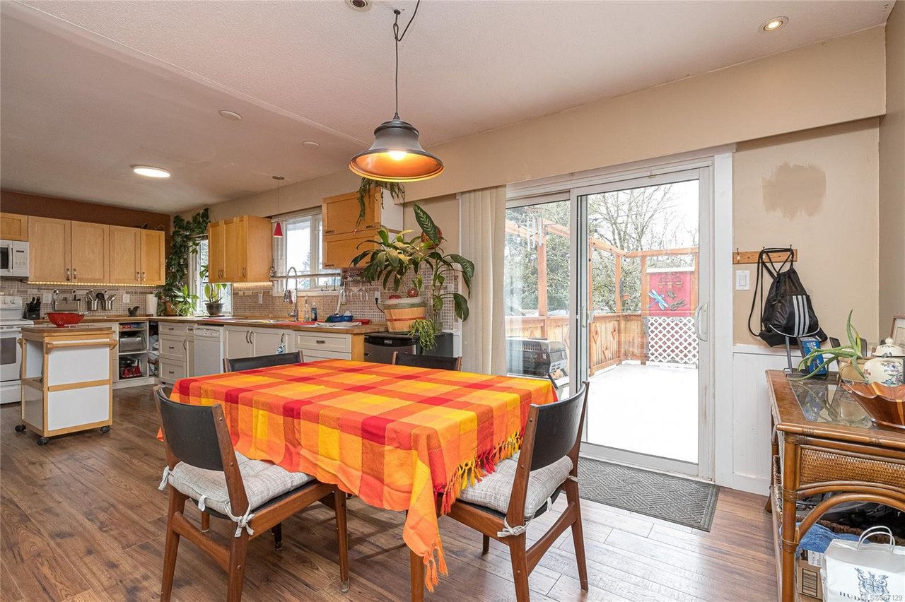 1335 Justine Pl, Langford