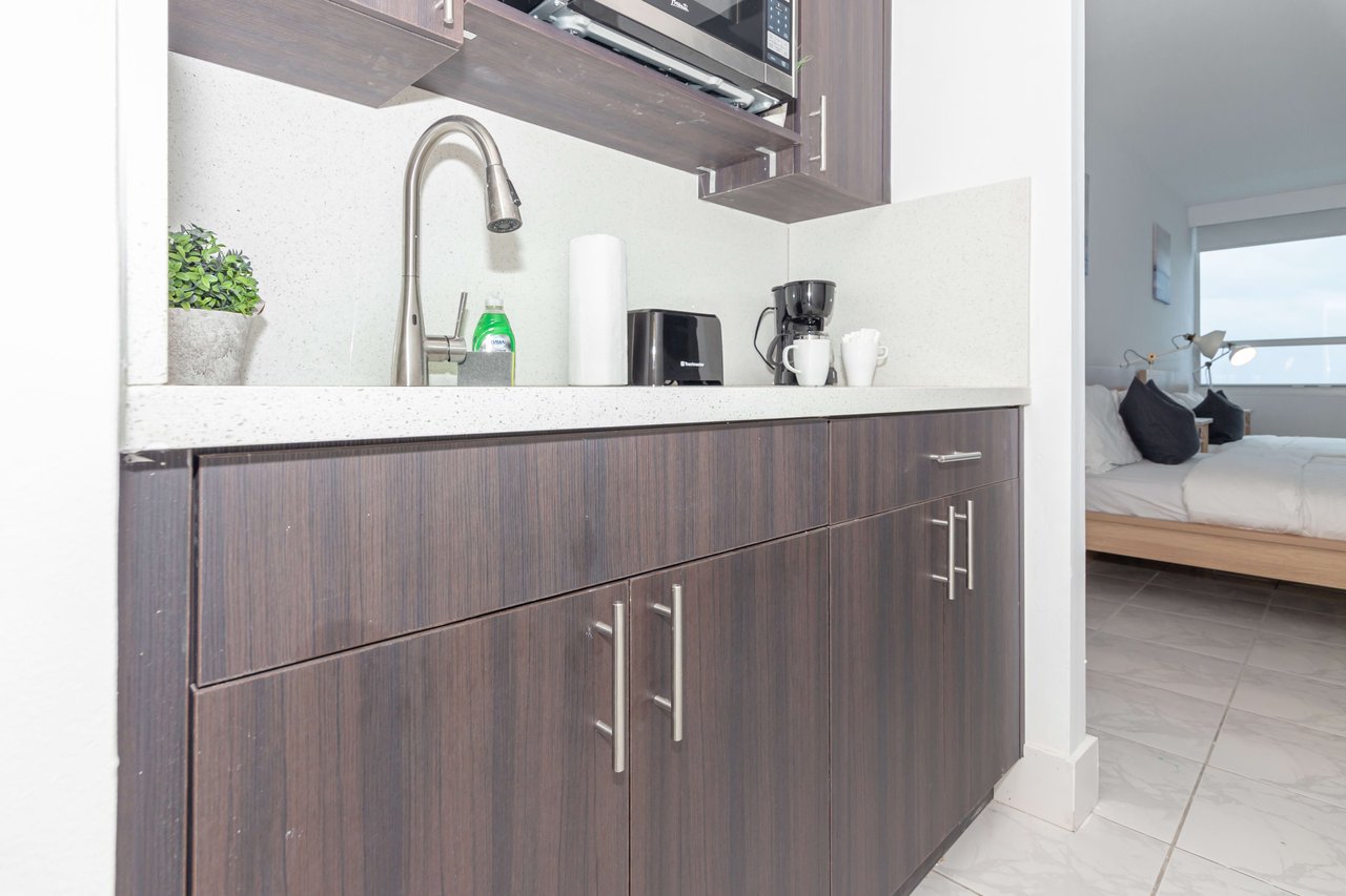 5445 Collins Ave #822 Miami Beach FL-33140