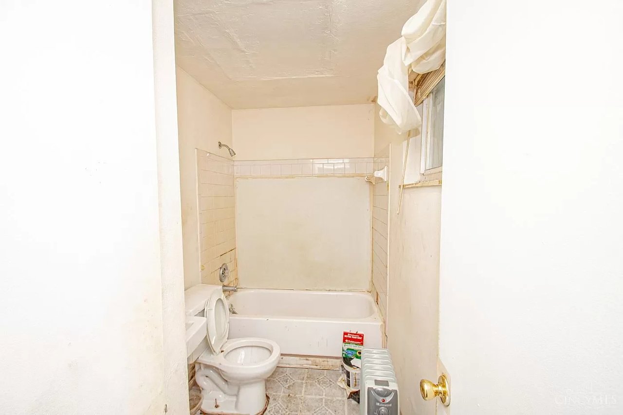34 S Hatfield St