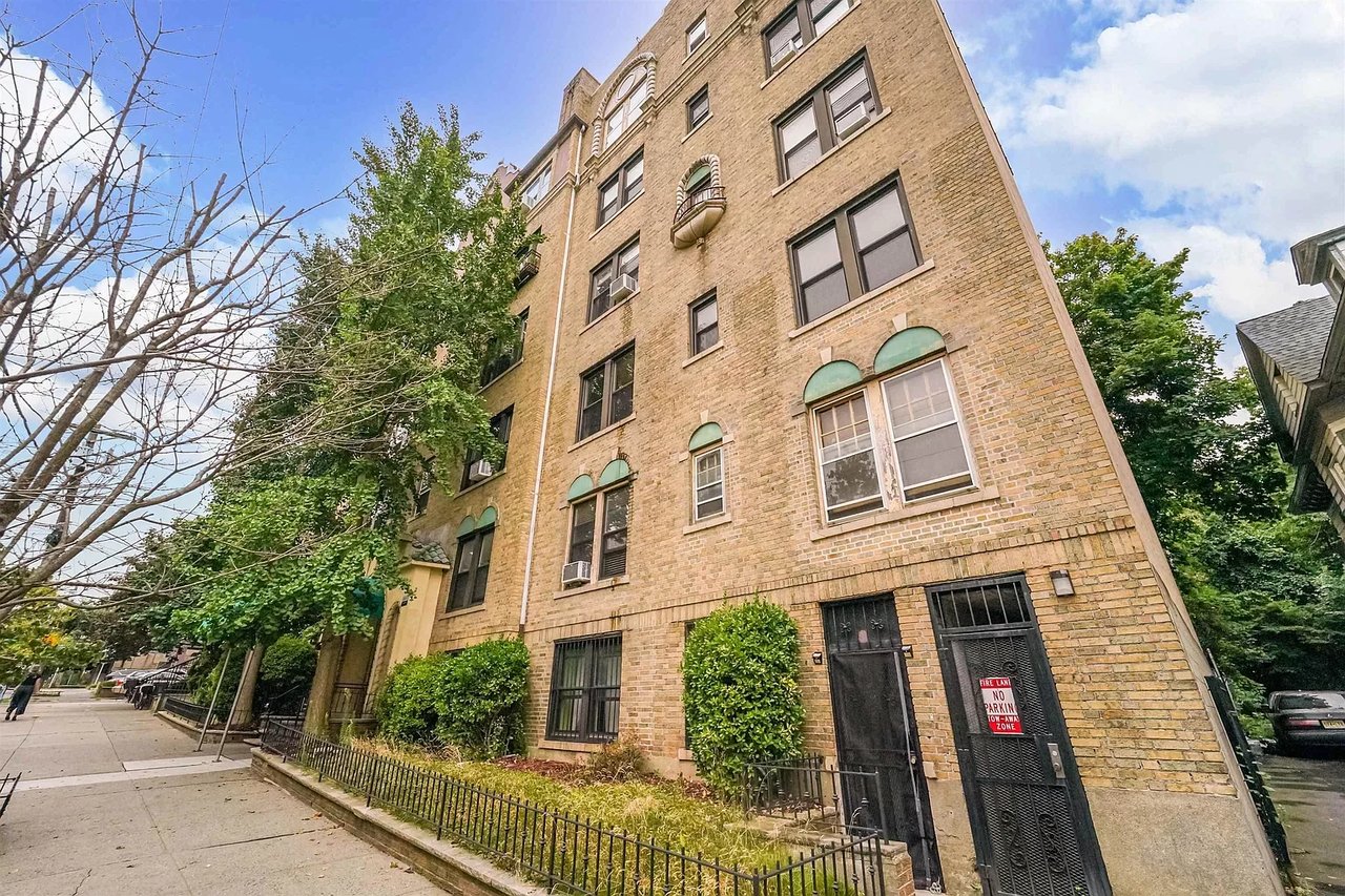 107 Kensington Ave APT 205