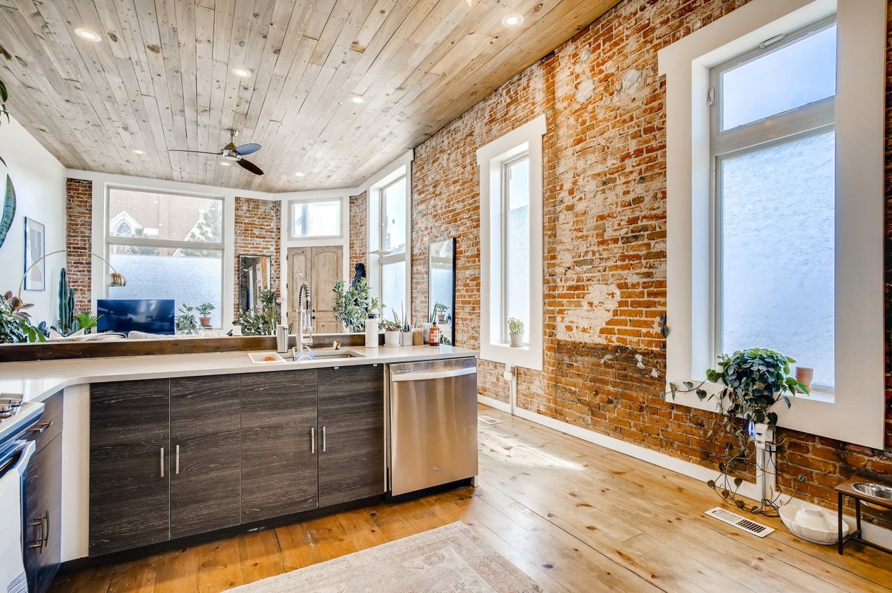 701 W 6th Ave
