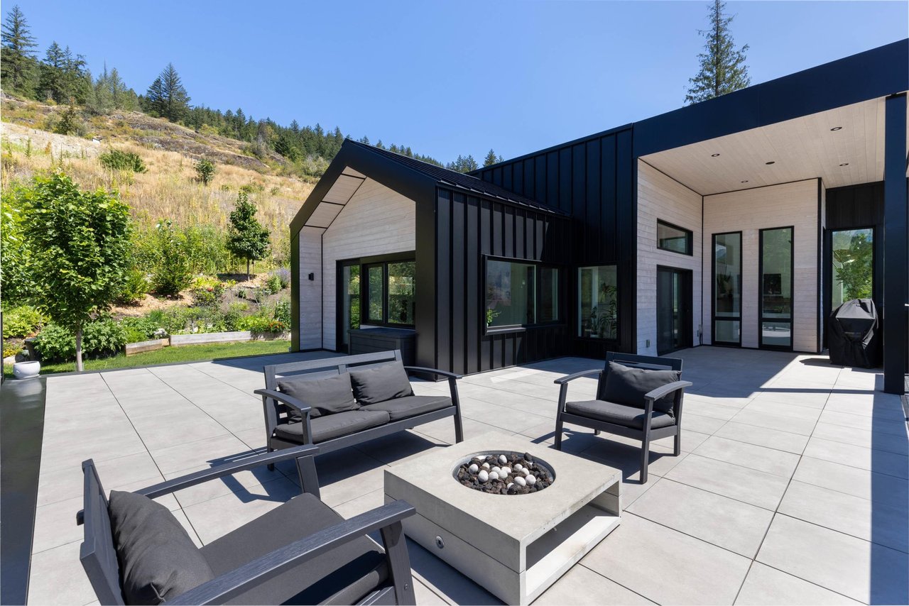 7676 Cerulean Dr