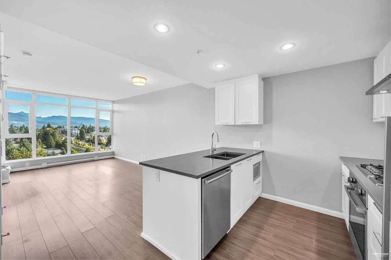 1706-520 Como Lake Ave