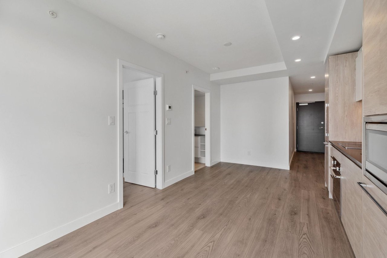 1112-13615 Fraser Highway, Surrey
