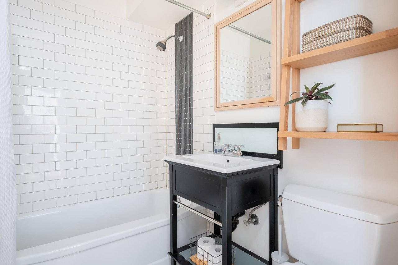 321-1445 Marpole Ave