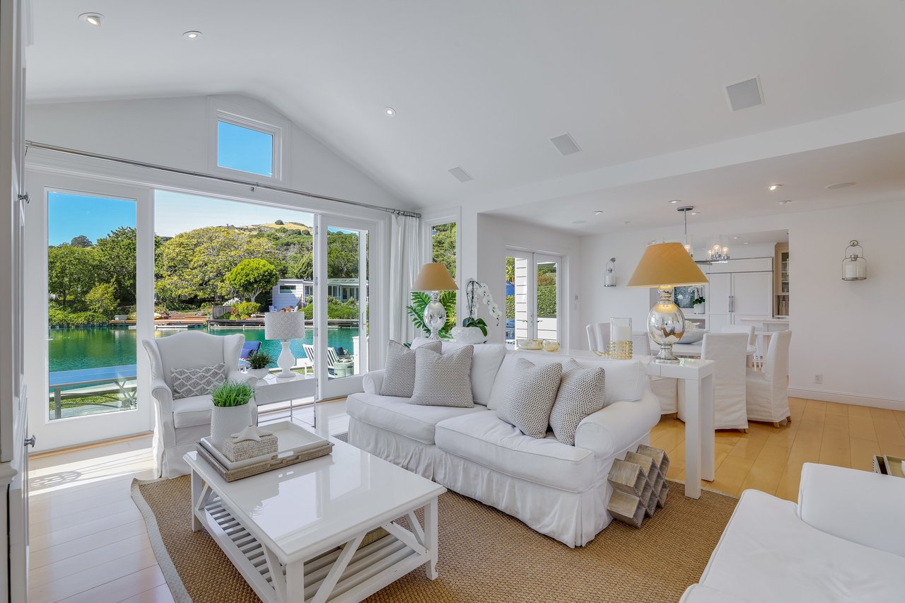 Coastal Contemporary - Stylish & Chic