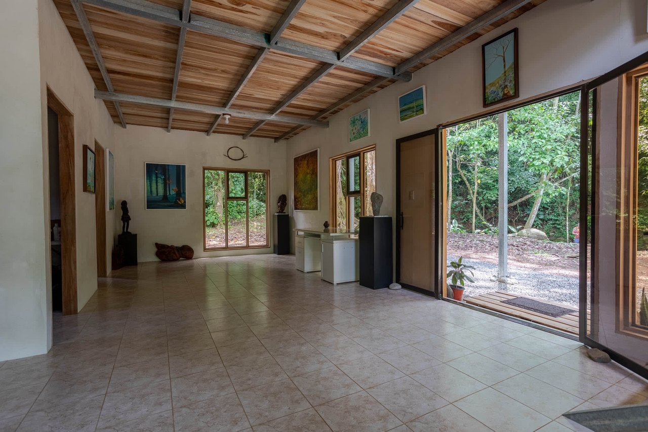 Prime Investment Opportunity In Uvita’s Premier Location:  Casa Casario – Your Fixer-Upper Dream!