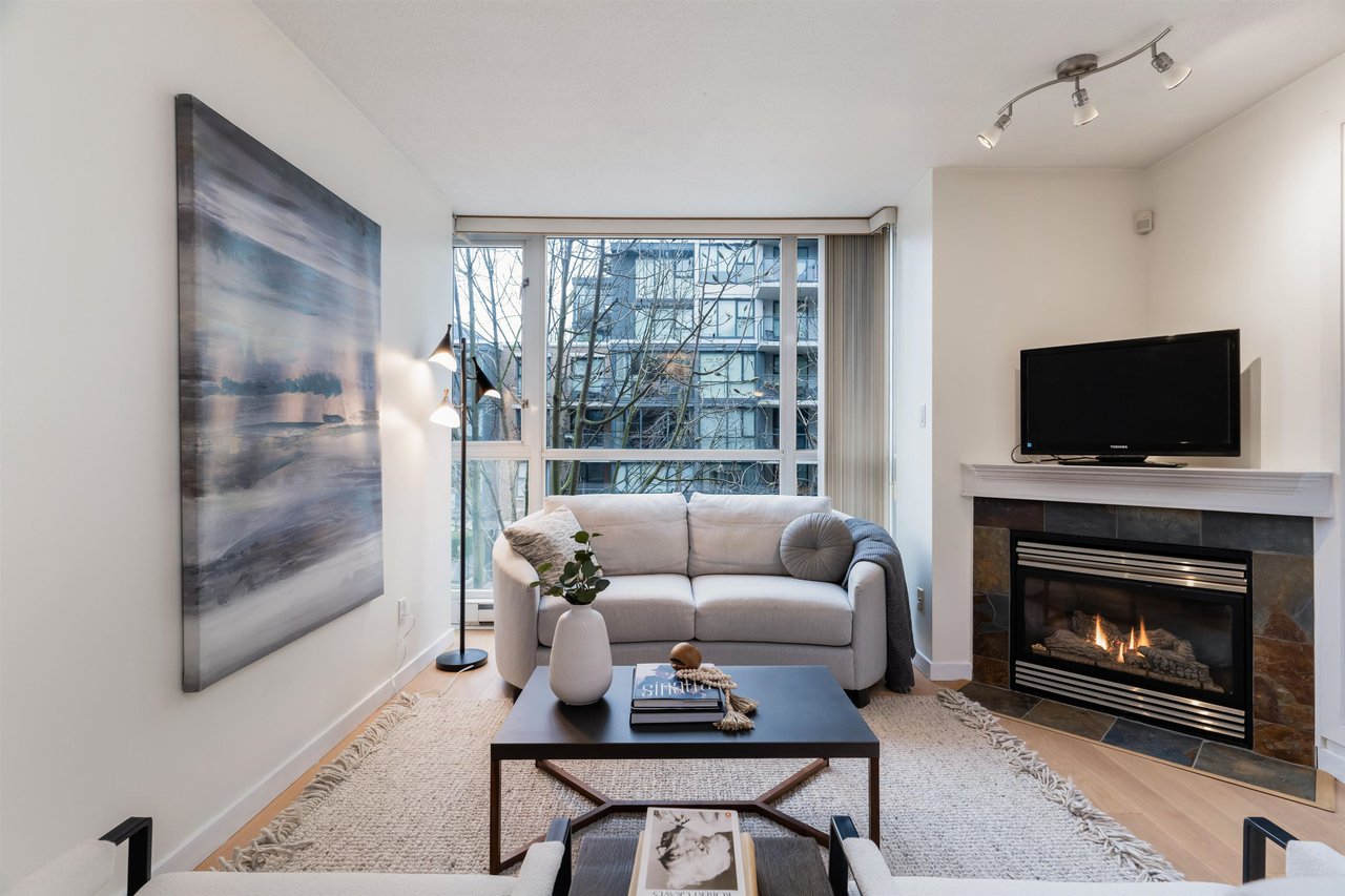 310-1425 W 6th Ave