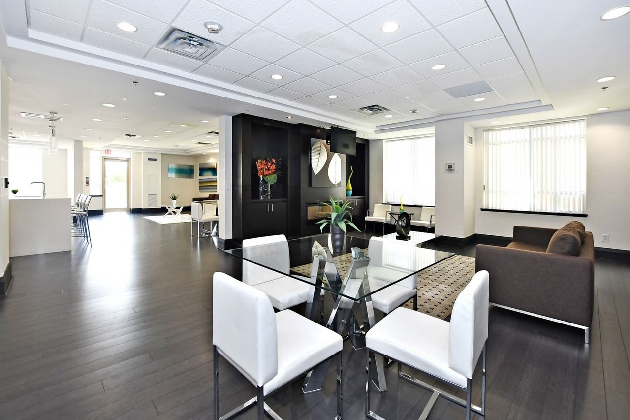 75 King William Cres Unit: LPH13