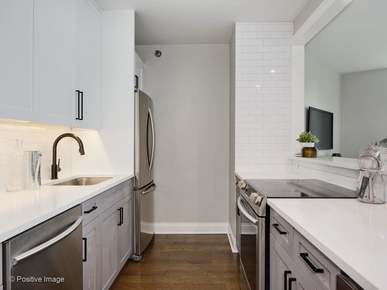 400 N Lasalle St, #2702