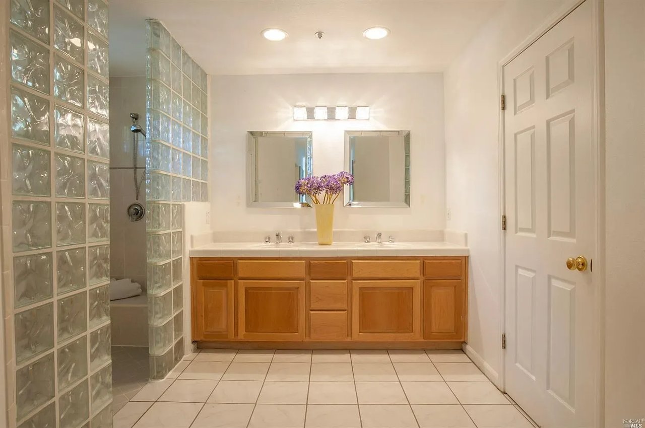 21 Baywood Ct