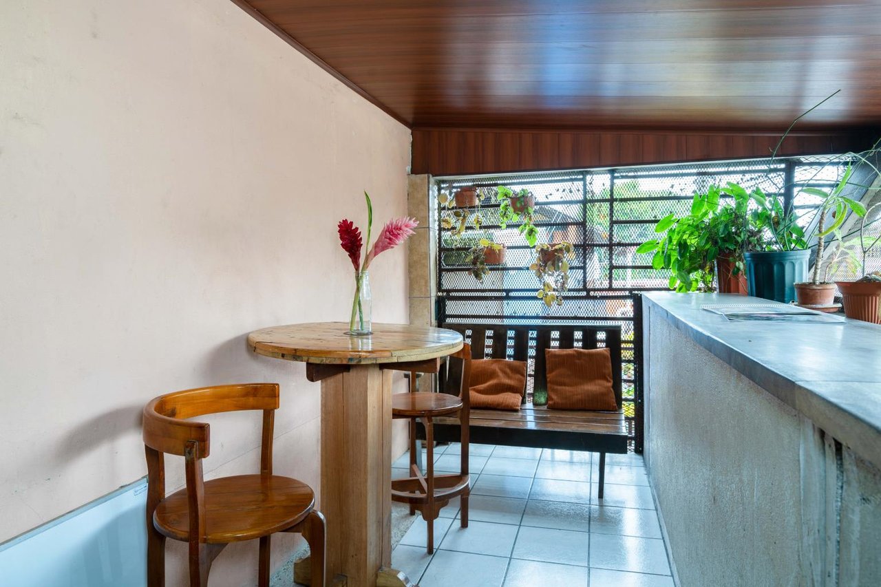 Downtown Quepos Central Hostel/Commercial Space
