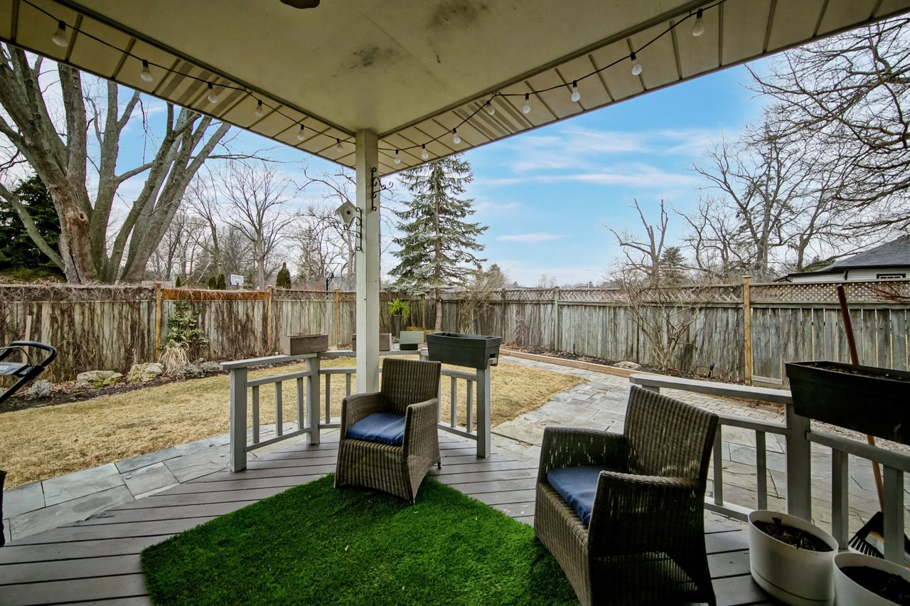 1274 Lorne Park Rd