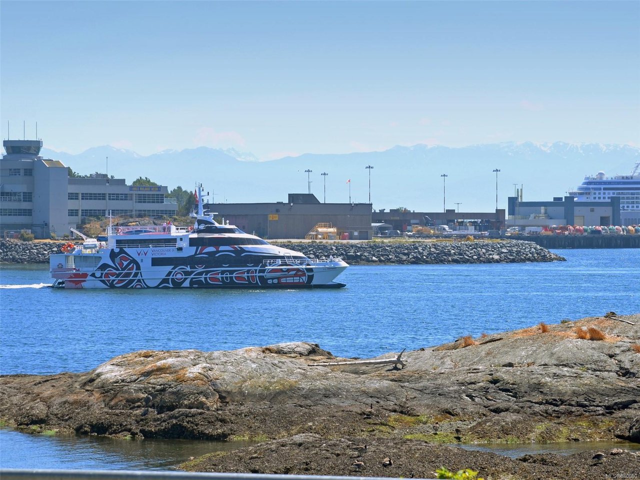 207-873 Esquimalt Rd