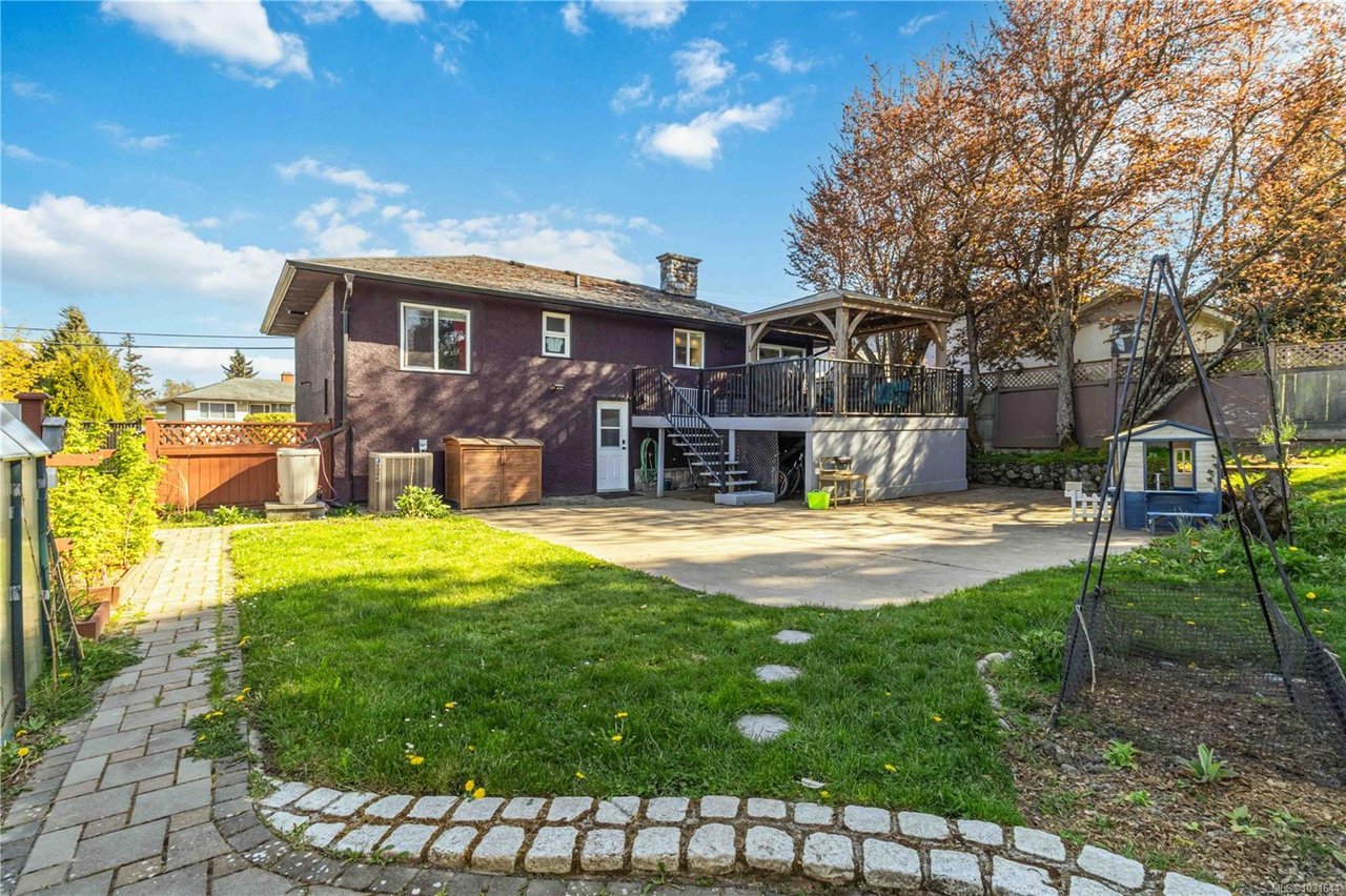 3738 Tillicum Rd